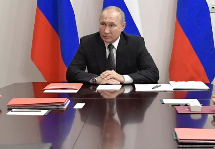 Vladimir Putin mantiene que EE.UU. violó "de manera flagrante" el INF desde el momento en que desplegó en Rumanía y Polonia lanzaderas verticales MK-41 para misiles de crucero Tomahawk. FOTO/AP