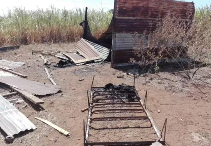 De la rabia le quemó la casa a la mamá. Foto/Melquiades Vásquez
