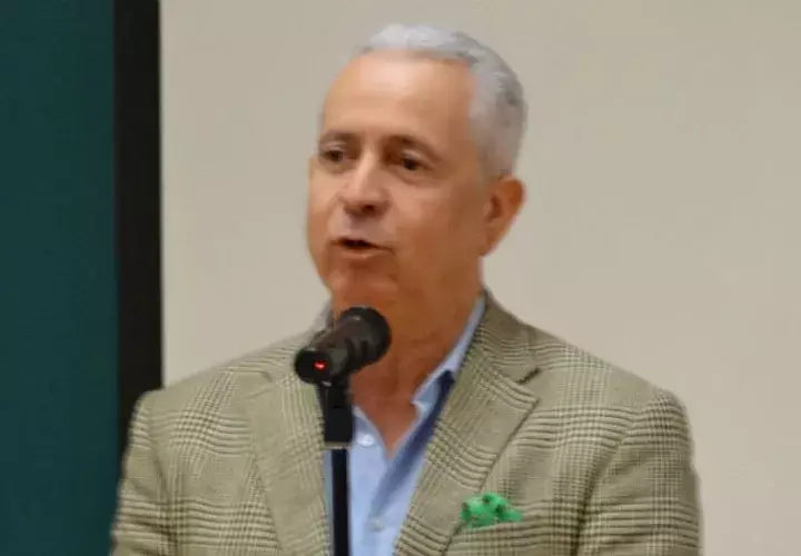 S. E. Rafael Tejeda Acevedo, Embajador de República Dominicana en Panamá, hizo una sinópsis histórica y exaltó la figura de las hermanas Mirabal. Foto: Rosalina Orocú Mojica