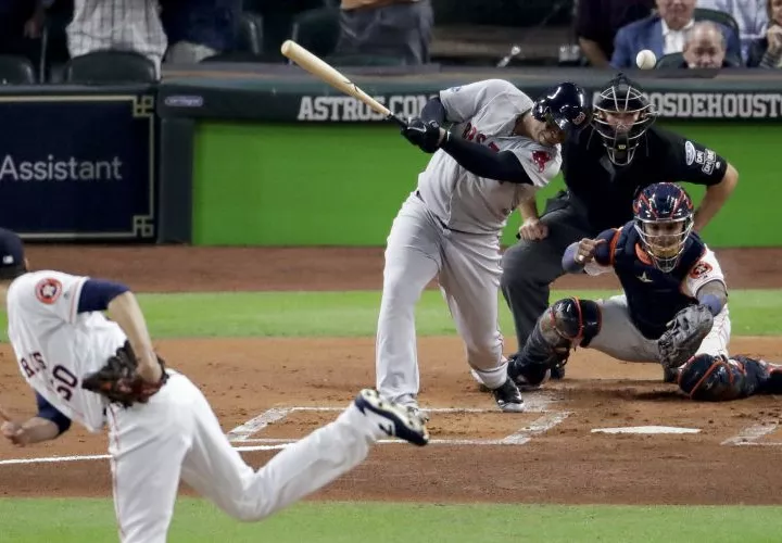 Rafael Devers pegó cuadrangular. Foto AP