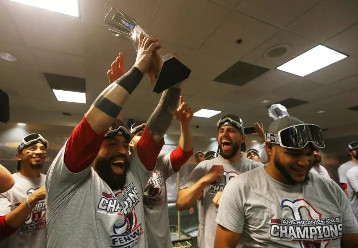 Los jugadores de Boston celebran su clasificación a la Serie Mundial. Foto EFE