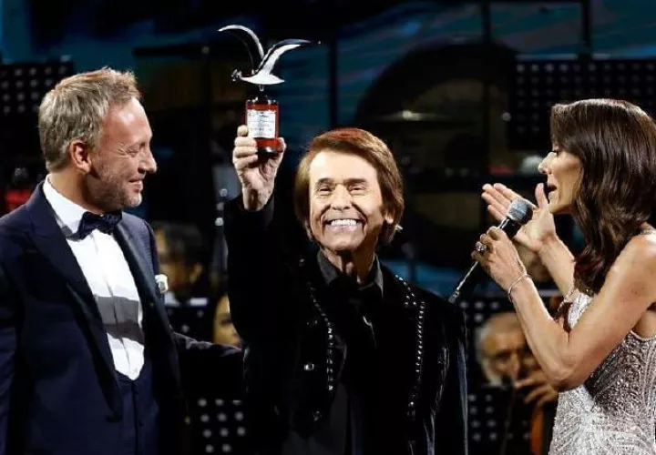 A el cantante Raphael se le entregó su Gaviota.  Foto: Instagram 