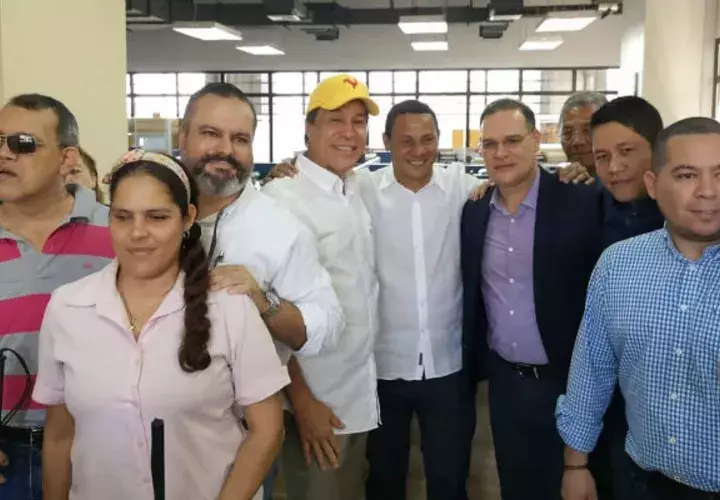Altos directivos del PRD y Molirena en el Tribunal Electoral. Foto: Cortesía