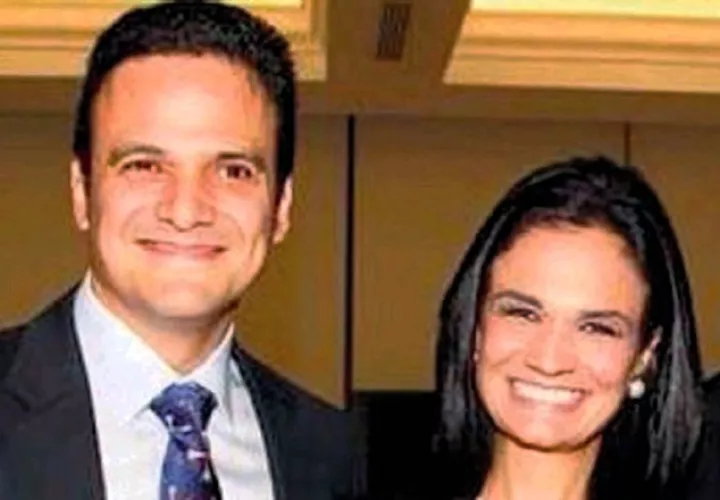 Raúl De Saint Malo (Izq.) junto a su hermana y ex vicanciller y vicepresidenta de la República, Isabel De Saint Malo (c), junto al expresidente Juan Carlos Varela (Der.).