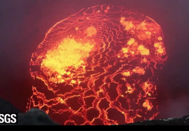El lago de lava Halema’uma’u en el volcán Kilauea, en mayo del 2018. El lago de lava se drenó hace poco. (Servicio Geológico de EU-Observatorio Hawaiano de Volcanes).