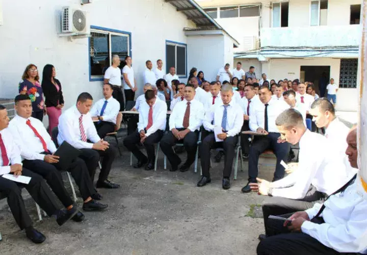 De los 22 reclusos 10 se graduaron de primaria y 12 de premedia.