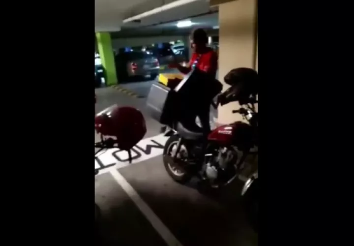 Appetito24 aclaró que esa empresa no tolera ese tipo de prácticas y por ello cesó a los repartidores. Foto: redes sociales.