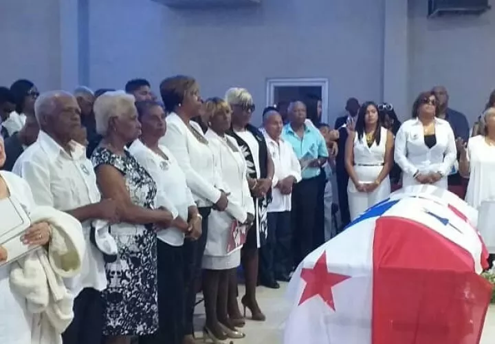 Las honras fúnebres fueron en la Iglesia Ebenhezer  ubicada en Cativá. Foto: Diómedes Sánchez S. 