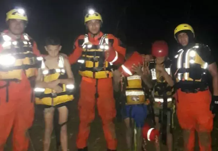 Menores se bañaban en el Río Pacora pese advertencia de mal tiempo. Foto/Cortesía