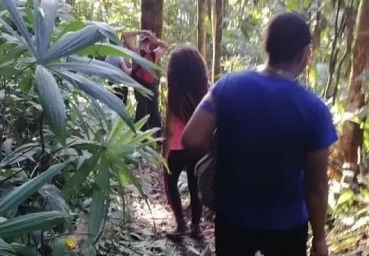 Los ocho jóvenes fueron rescatados en El Peñón de Las Cumbres por unidades de la Policía Nacional y del Sinaproc. Foto cortesía @Sinaproc_Panama