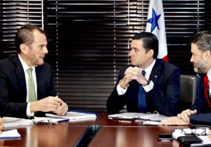 La reunión entre José Gabriel Carrizo y Federico Humbert se dio sede de la Contraloría General de la República.