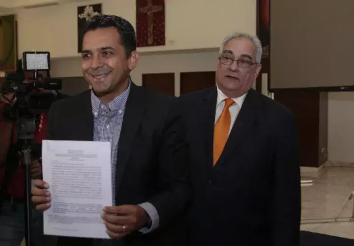Ricardo Lombana.