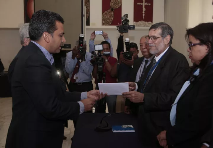 Precandidatos independientes tienen hasta el 21 de enero para presentar informes de gastos.