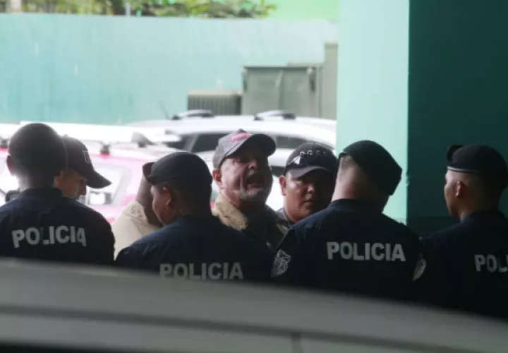 La defensa de Ricardo Martinelli ha denunciado violación de los derechos de su defendido.
