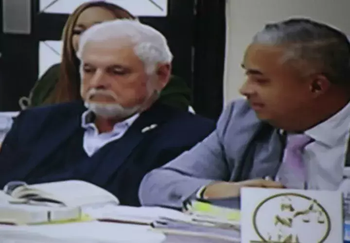 El expresidente lució molesto y ansioso durante la audiencia que duró más de 8 horas. Al final, sus abogados solicitaron que se le revisara su presión arterial. Foto/Víctor Arosemena