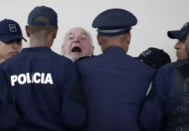 Los abogados han confirmado que a Ricardo Martinelli también le han negado poder acudir a un cardiólogo en un centro privado, debido a sus  problemas del corazón. EFE