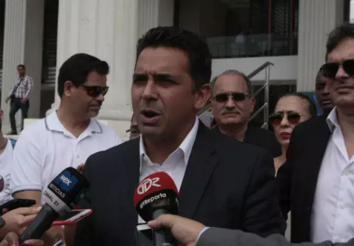 La protesta de Lombana llevó a que el Tribunal Electoral aceptara que hubo un error con sus firmas. Víctor Arosemena