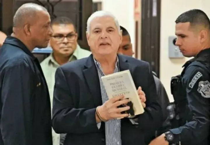El expresidente Ricardo Martinelli lleva un año y siete meses detenidos