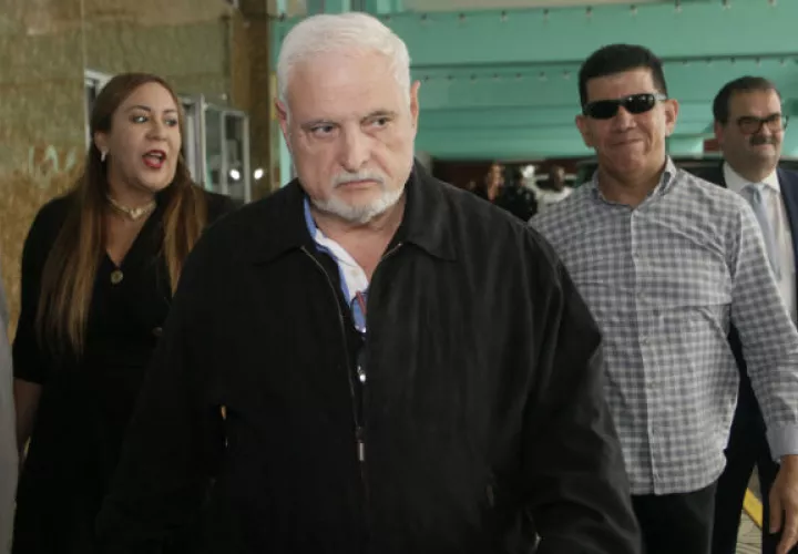 Ricardo Martinelli y su defensa legal presentan opsoición contra recursos interpuestos por querellantes. Foto/Victor Arosemena