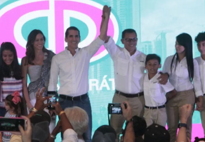 Rómulo Roux es coopartidarios de Riccardo Francolini.