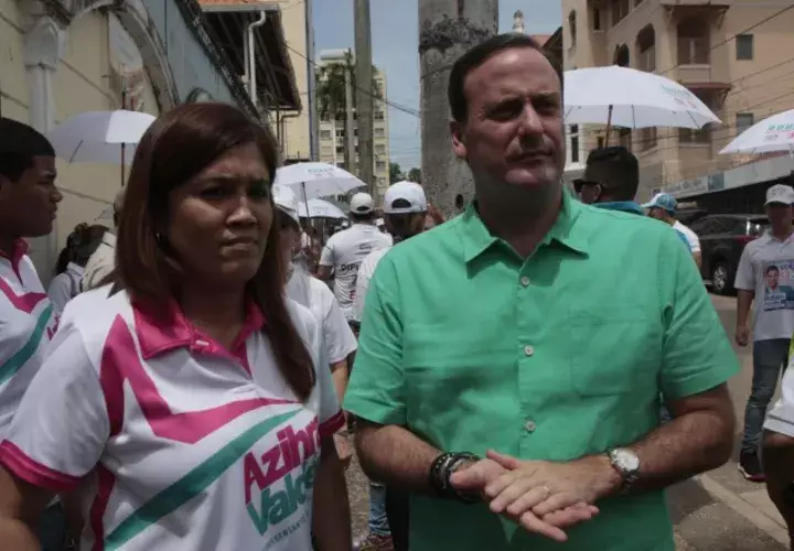 Azihra Valdés junto a Riccardo Francolini.