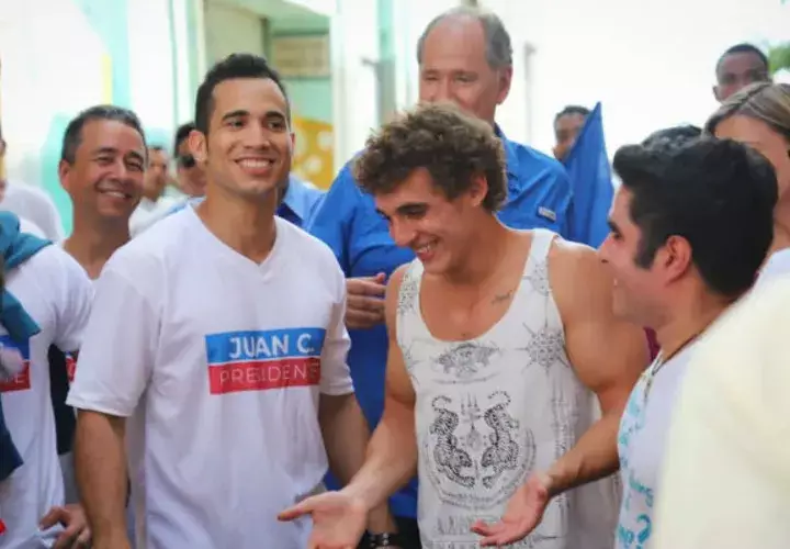 Elmis Castillo junto a Río. Foto: Elmis Castillo (Tomada de Instagram)