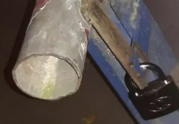 La Policía puso un candado en un tubo para impedir el paso vehicular. Foto: José Vásquez. 