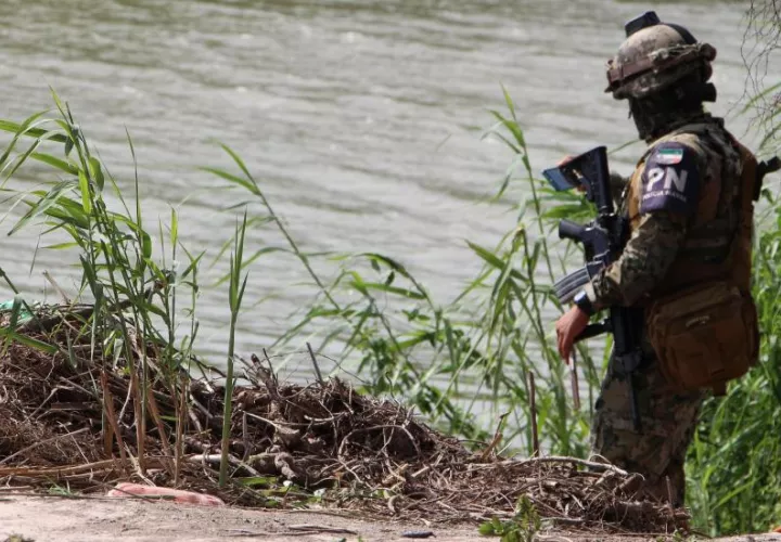 En junio pasado, un padre salvadoreño y su pequeña hija también perdieron la vida cuando intentaban cruzar el río Bravo. FOTO/EFE