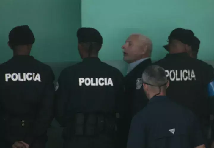 Expresidente Ricardo Martinelli retorna a la audiencia luego de ser estabilizado. Foto: Víctor Arosemena.