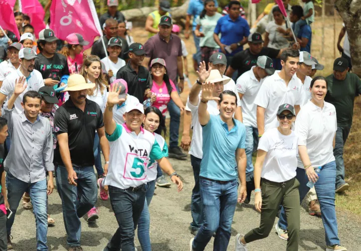 Transportistas tendrán seguridad jurídica y respeto a sus derechos, anuncia Rómulo Roux. Foto: CD.