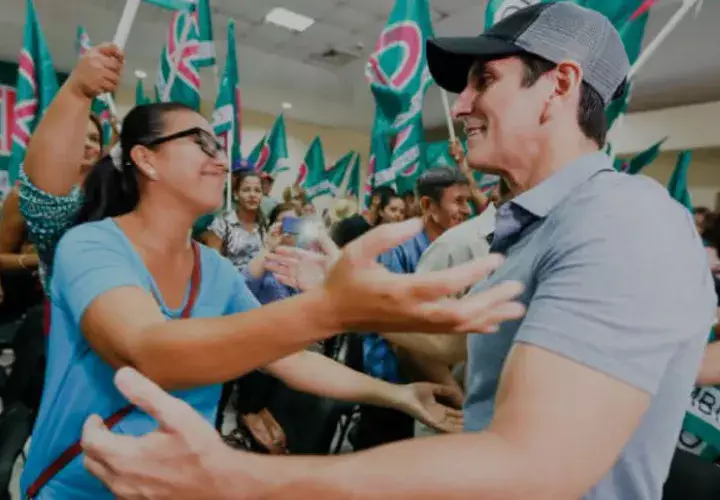 Rómulo Roux compartió con simpatizantes. Cortesía