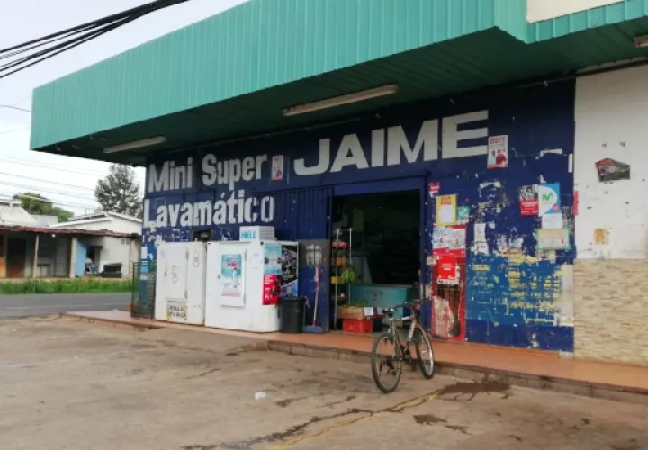 Ambos negocios fueron asaltados a los 8 de la noche cuando hay gran cantidad de clientes. Foto/Eric Montenegro