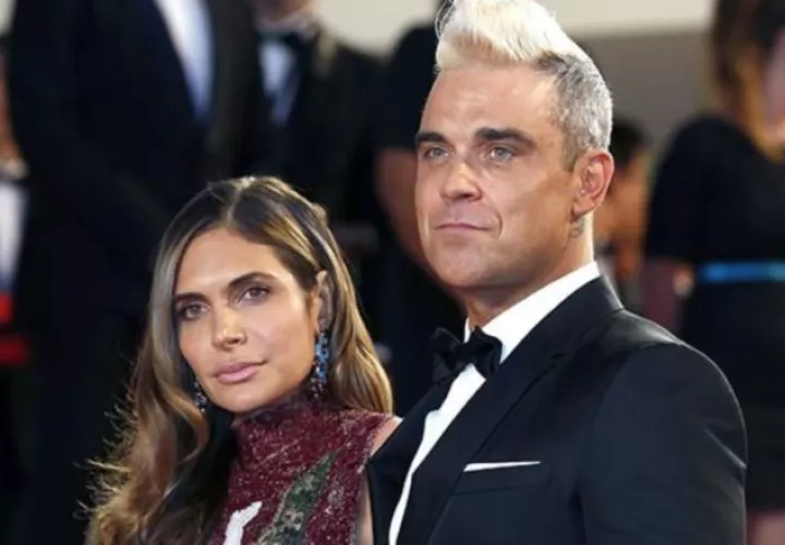 Robbie Williams y su esposa.