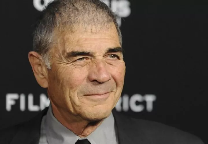 Robert Forster. 