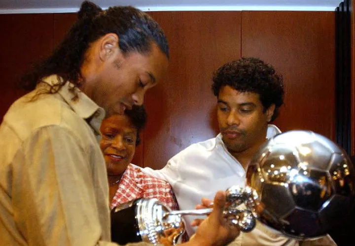 Ronaldinho Gaúcho junto a su hermano Roberto Assis Moreira. Foto EFE 