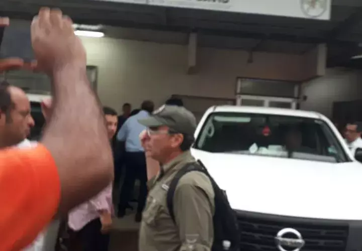 Rolando López no quería que los medios grabaran e hicieran su trabajo. Foto: @IvanSaldanaC  