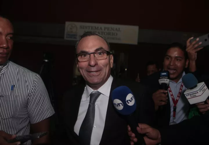 Rolando López estudió en la academia militar Eloy Alfaro de Ecuador.