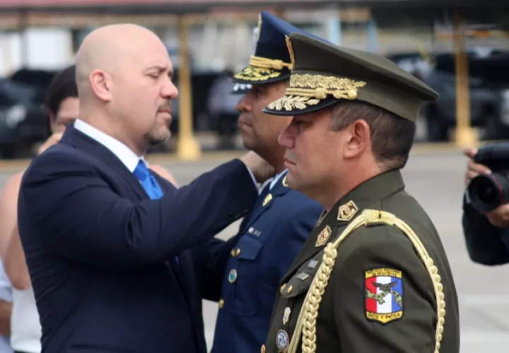 Rolando Mirones, ministro de Seguridad Pública, fue quien  denunció  las supuestas jubilaciones y ascensos ilegales.