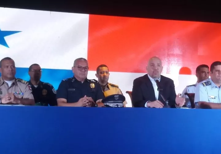 Rolando Mirones anunció a nuevos directores de los estamentos de seguridad. Foto Adiel Bonilla