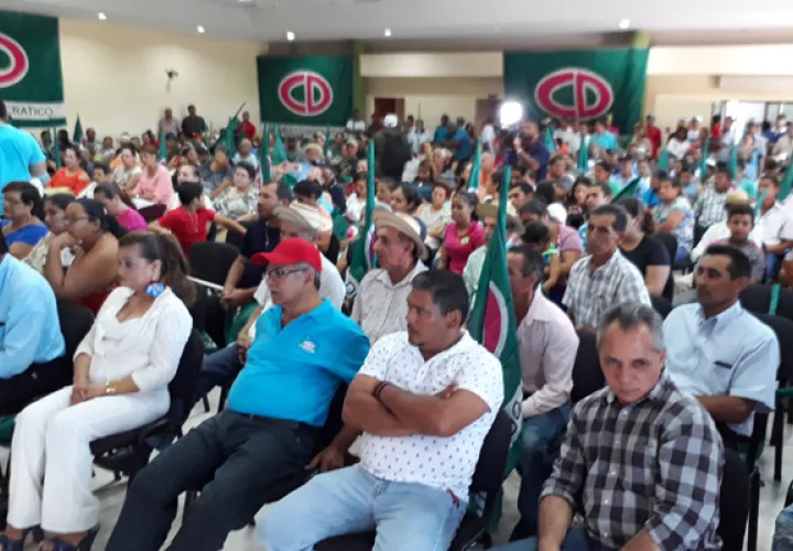 El candidato presidencial Rómulo Roux, llevó a cabo un recorrido por Los Santos. Foto/Thays Domínguez