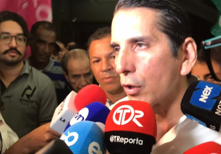 Rómulo Roux denuncia presuntas irregularidades en el conteo de votos en San Miguelito. Foto redes sociales.