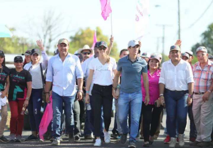 El candidato presidencial Rómulo Roux mantiene su recorrido por diversos puntos del país.