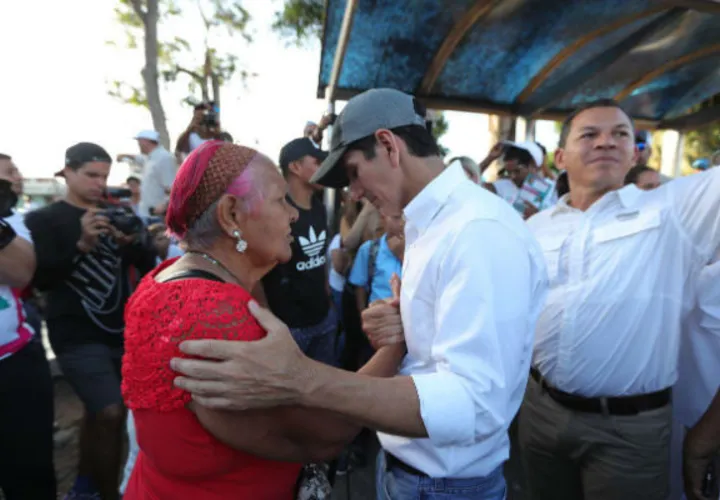 El candidato presidencial Rómulo Roux continúa con su recorrido por todo el país buscando los votos.