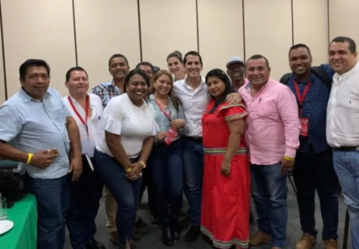 El excandidato presidencial de Cambio Democrático se reunió con candidatos electos en las pasadas elecciones.