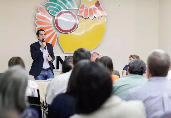 Rómulo Roux. 