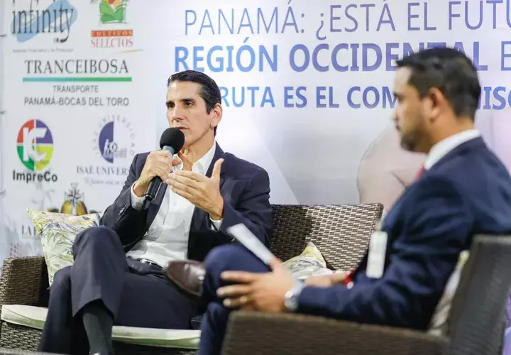 Rómulo Roux. 