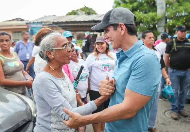 Rómulo Roux mantiene su recorrido nacional. Foto: Cortesía