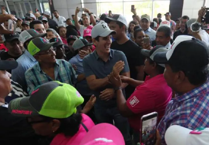 En los últimos tramos de la campaña Rómulo Roux ha ido sumando apoyo de varios sectores, incluyendo independientes. Foto de Cortesía