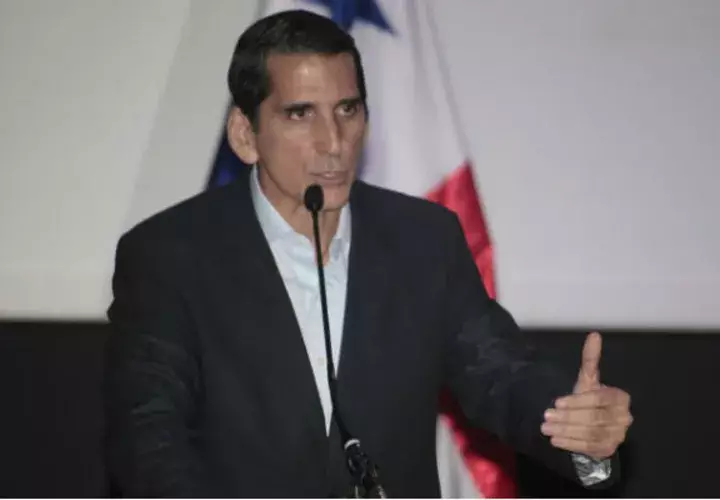 El candidato presidencial por Cambio Democrático se mantiene firme en que hay que buscar las formas para ayudar al pueblo a que no gaste de su bolsillo por servicios de salud. Foto/Archivos