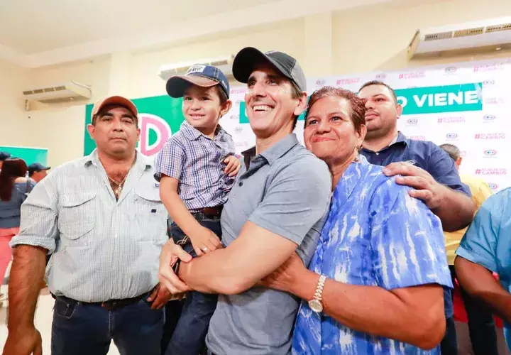 Candidato a la presidencia, Rómulo Roux. 